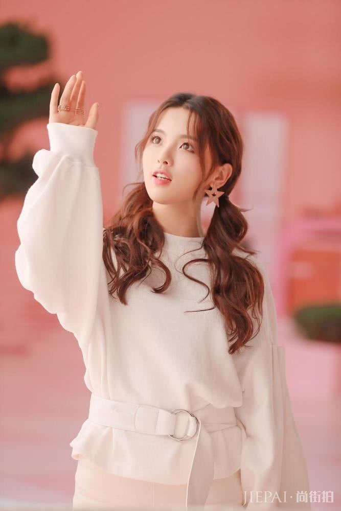 �Խ��˫��β�裬������������Ƥ����������Ԫ��Ů